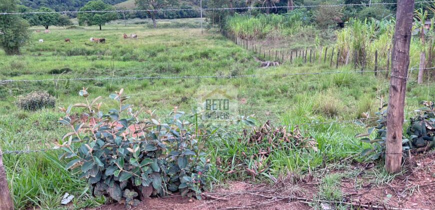 Fazenda 206 alqueires, beirando Rio São João e BR 101 com 2 km